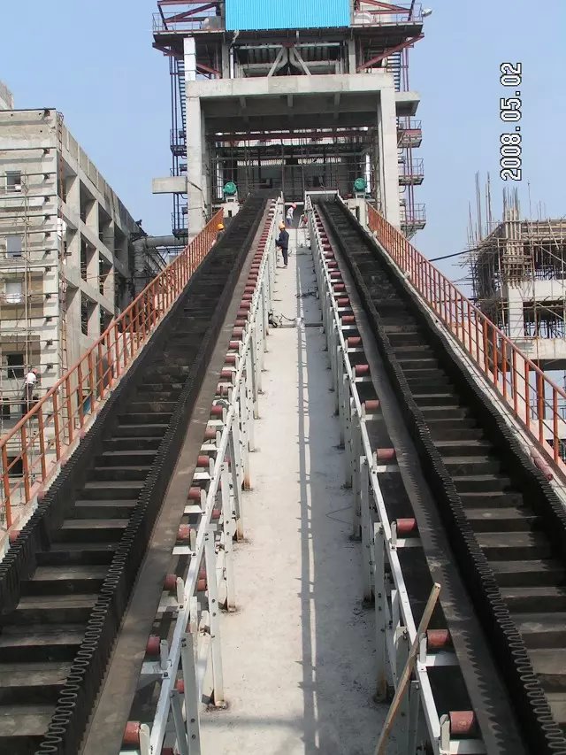 山東礦用大傾角輸送機