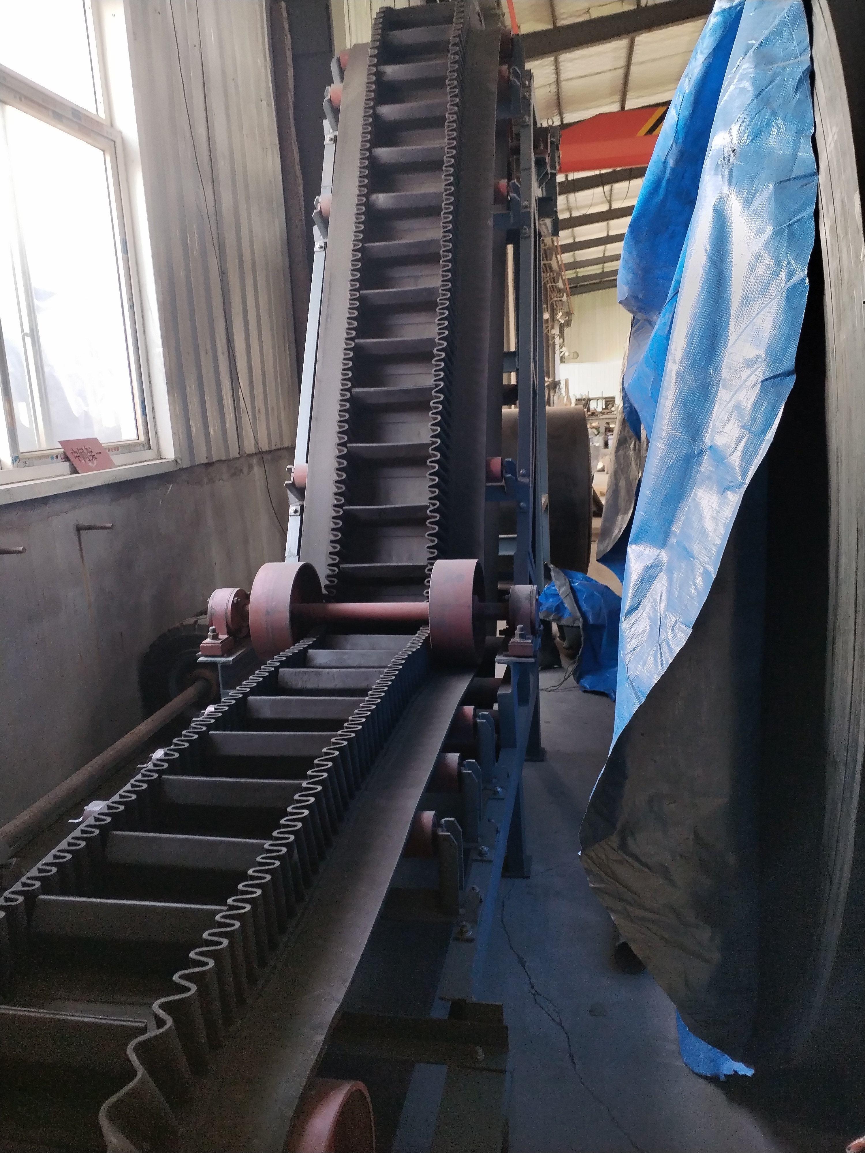 濟寧帶式輸送機,青島樂途行工業設備.jpg 濟寧帶式輸送機,青島樂途行工業設備.jpg